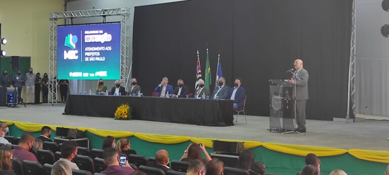 ministro educação em taubaté
