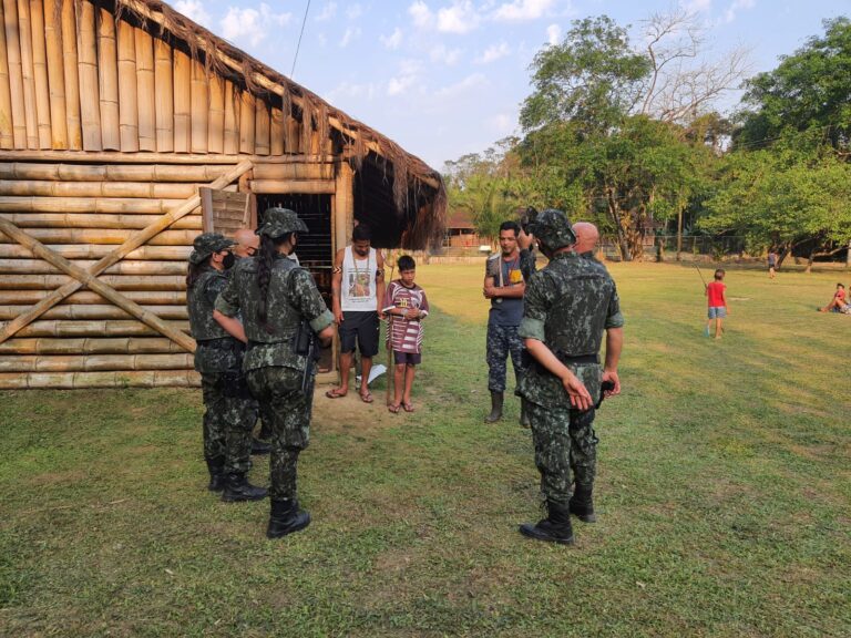 Após longa negociação com índios, PM Ambiental consegue libertar pesquisadores mantidos em cárcere privado em Ubatuba