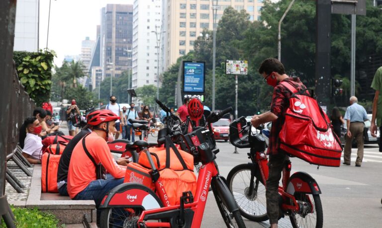 Motoboys paralisam serviço de entregas em São José dos Campos por tempo indeterminado