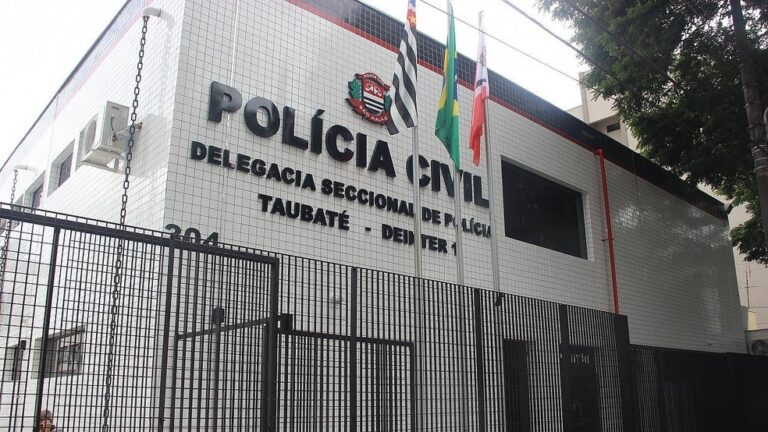 Homem tenta atropelar companheira e atinge idosa em Taubaté