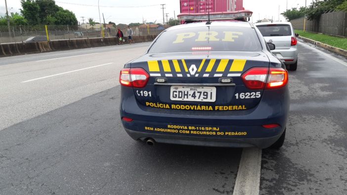 Três romeiros são atropelados na Via Dutra em São José dos Campos. Um deles era PM e morreu