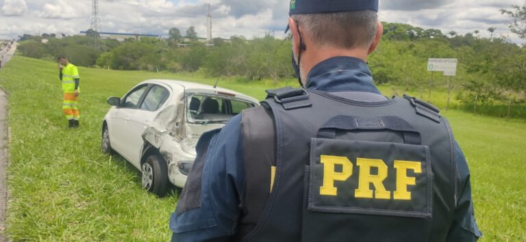 Acidente na Via Dutra deixa motociclista em estado grave em Caçapava