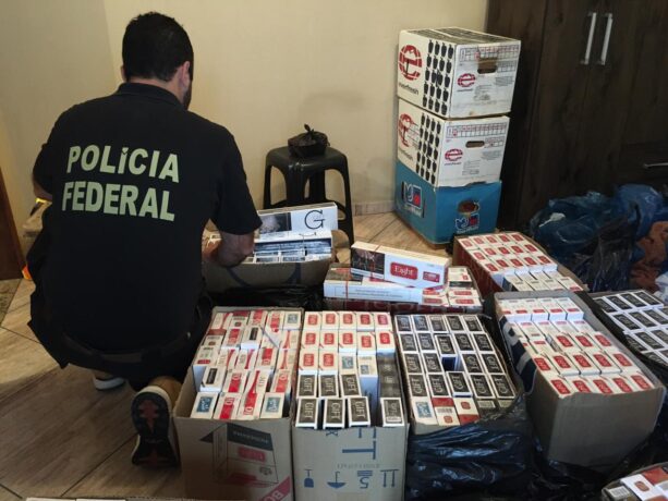 PF cumpre mandados em operação contra contrabando de cigarros no Vale do Paraíba