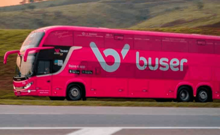 Buser é impedida de seguir viagem em São José dos Campos