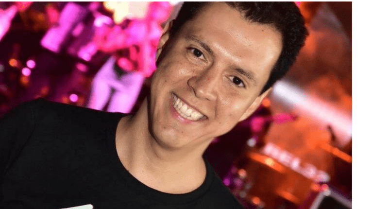 Morre, aos 36 anos, o apresentador Abel Freitas