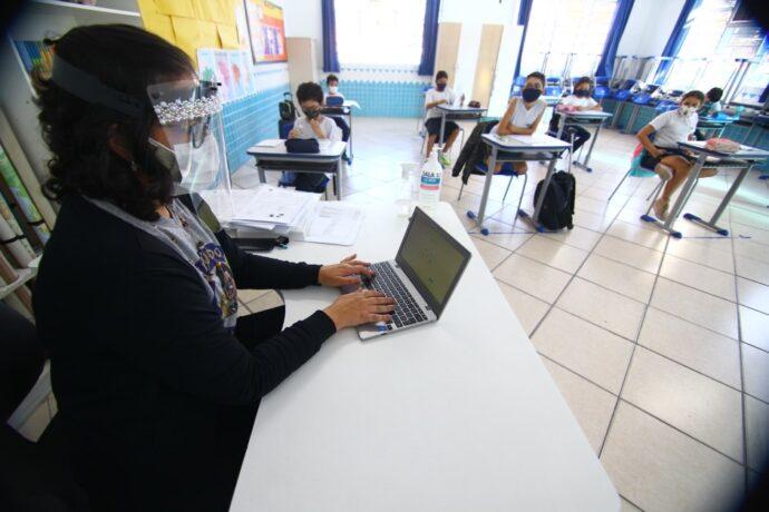 Secretário da Educação explica quem vai receber prêmio em São José dos Campos