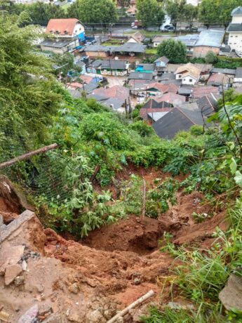 Chuva coloca Campos do Jordão em alerta. Cidade registra deslizamento de terra