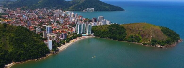 Prefeitura de Caraguatatuba inicia obras de revitalização da trilha de acesso e do farol do Morro da Prainha