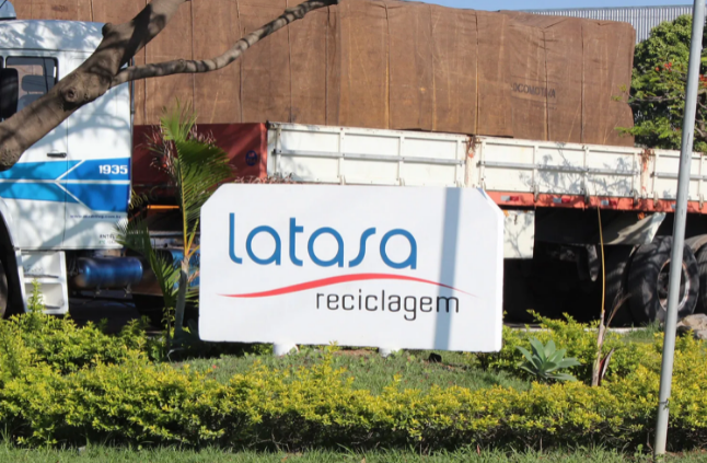 Metalúrgico em Pindamonhangaba queima o pé em forno de fábrica