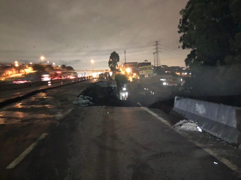 Via Dutra tem pista local interditada por causa de colapso na estrutura