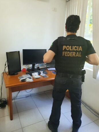 Homem é preso pela PF em São José dos Campos suspeito de divulgar material pedofílico pela internet