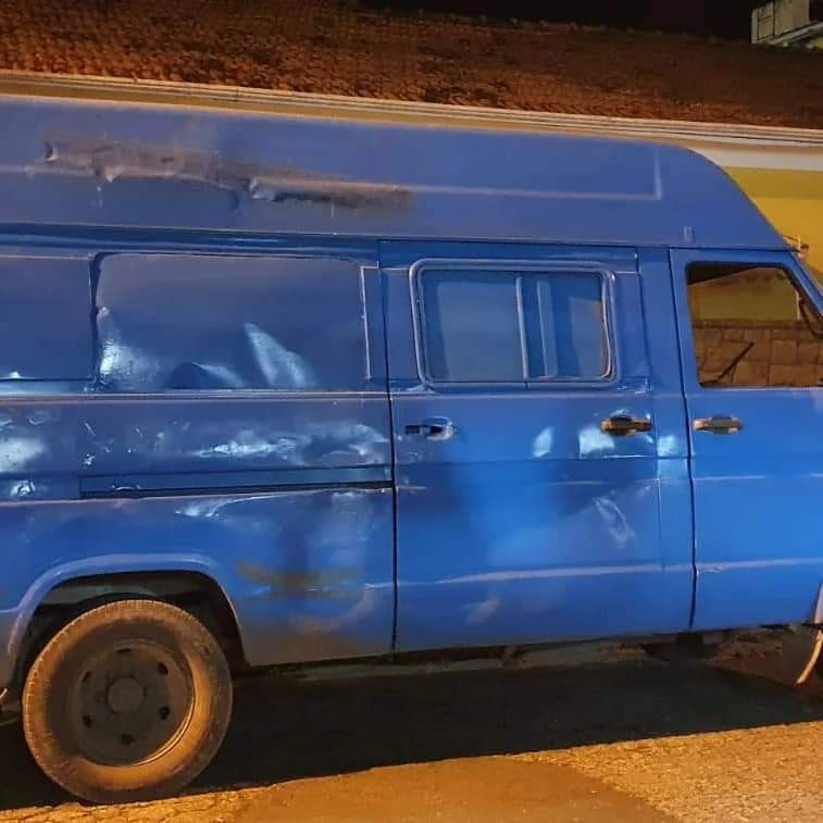 PM apreende trio que furtava gado em van em Guaratinguetá