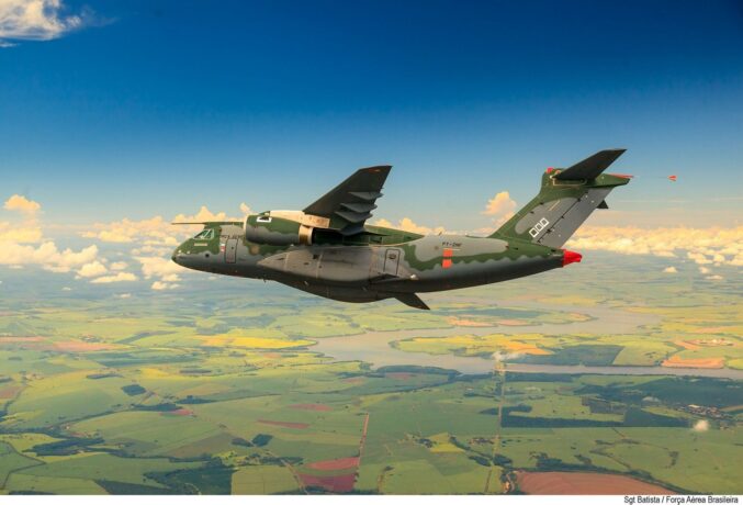 Embraer chega a acordo com a FAB para reduzir compra de cargueiros militares KC-390