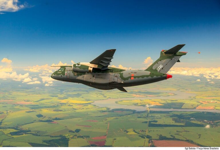 Embraer chega a acordo com a FAB para reduzir compra de cargueiros militares KC-390
