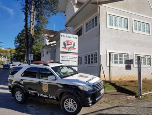 Motoboy é encontrado morto dentro de carro em Campos do Jordão. A ocorrência foi registrada pela Polícia Civil, por volta das 13h deste domingo (13/02).
