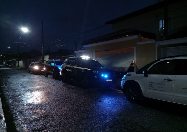 Polícia Civil de Tremembé faz operação em casa que tinha maus-tratos a crianças, a idoso e a animais