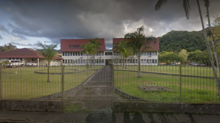 Juri popular de jovem acusada de planejar morte do pai em Ubatuba acontece nesta quinta-feira. Isabela de Oliveira Toledo, de 23 anos, e o namorado Leandro Ricardo Maximiano, de 27, foram denunciados por planejar a morte do advogado, Luciano Pedroso de Toledo, de 43 anos, em 07 de novembro de 2018, no bairro Estufa 01.