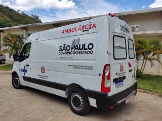Saúde pública de Paraibuna recebe nova ambulância de grande porte