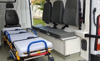 Saúde pública de Paraibuna recebe nova ambulância de grande porte