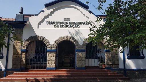 Justiça determina que prefeitura de Taubaté demita mais de 700 professores temporários. A decisão surpreendeu os profissionais da educação às vésperas do começo do ano letivo.