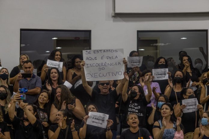 votação de reajuste-câmara jacareí-professores-capa