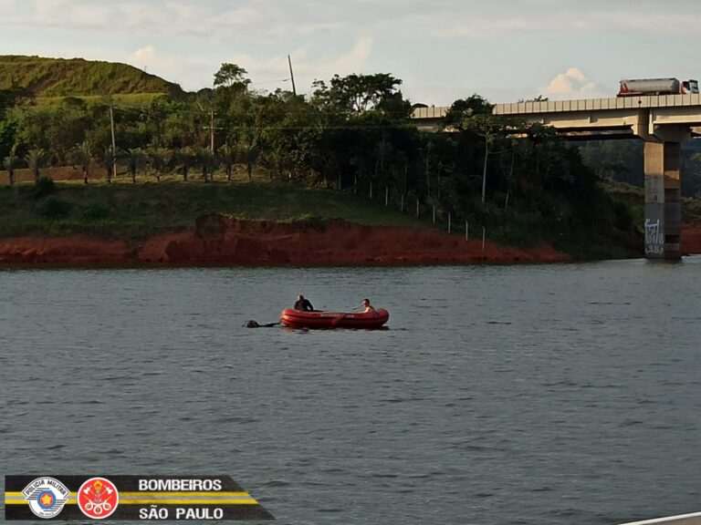 naufrágio-represa de igaratá-capa