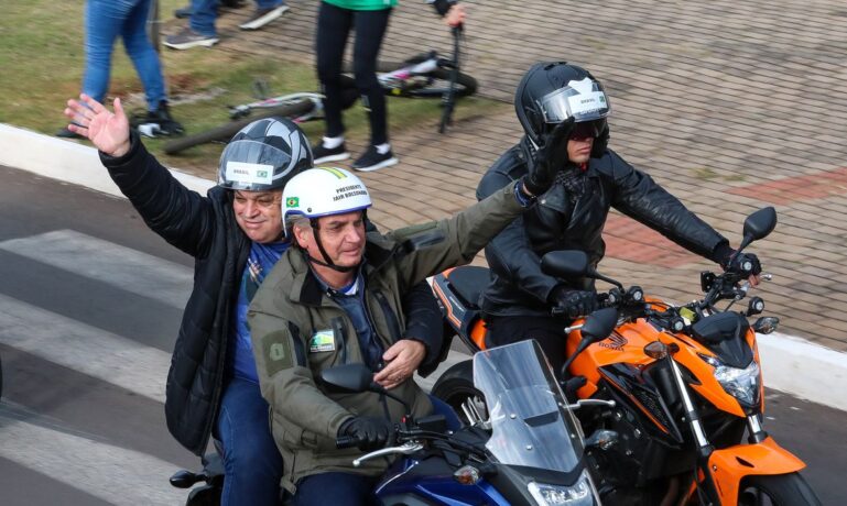 motociata-bolsonaro-são josé-capa