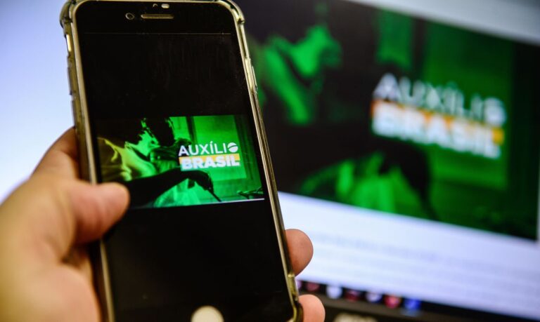 Auxílio Brasil-capa