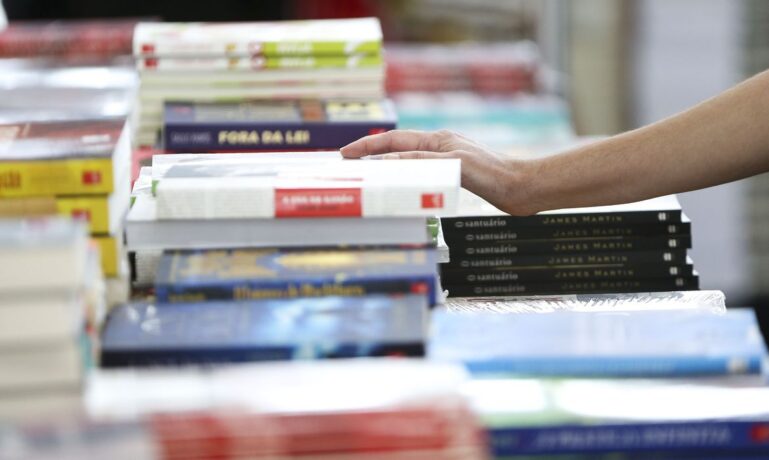 bienal literária de taubaté-capa