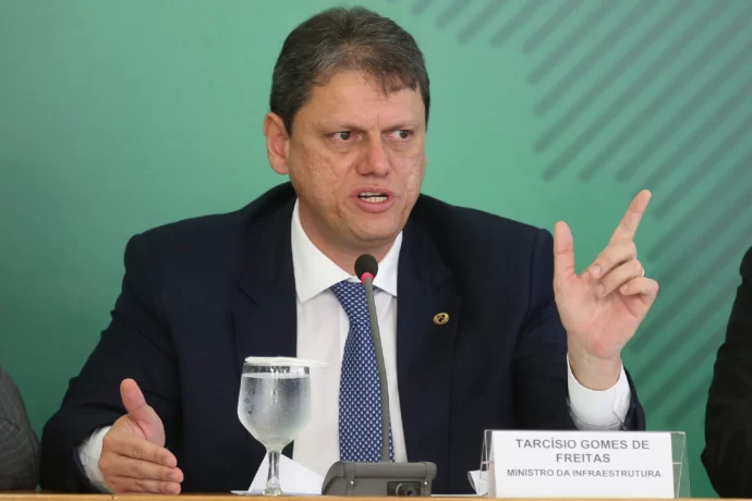 tarcísio de freitas-capa
