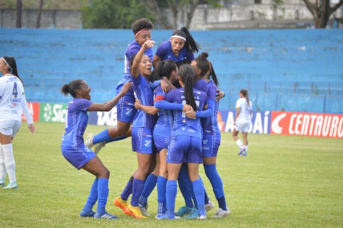 AD Taubaté vence clássico no Paulistão futebol feminino