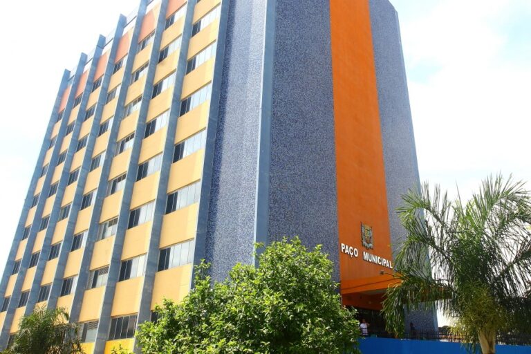 Estreia do Brasil na Copa altera expediente da Prefeitura