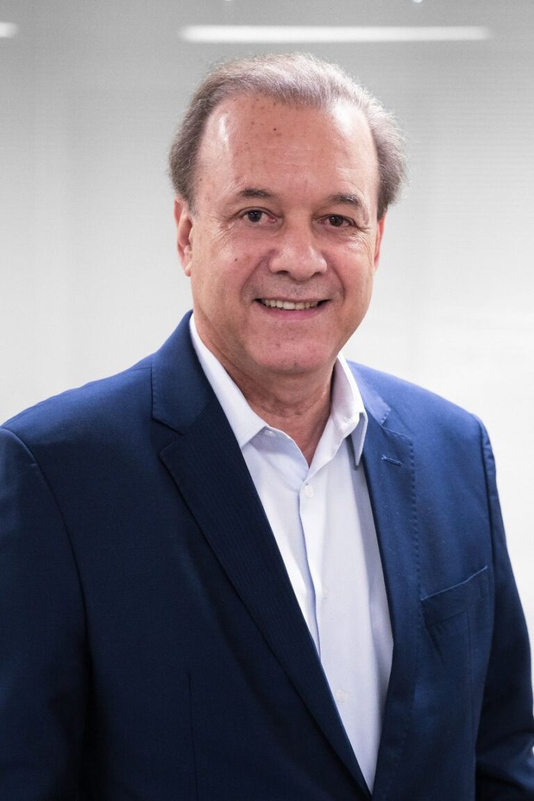 Eleuses Paiva, secretário estadual de Saúde