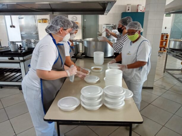 mesa Taubaté doação de alimento