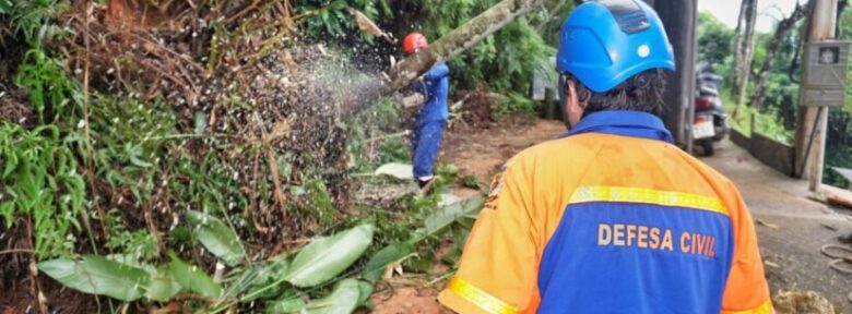 Caraguatatuba assina decreto que dá início ao Plano Preventivo da Defesa Civil