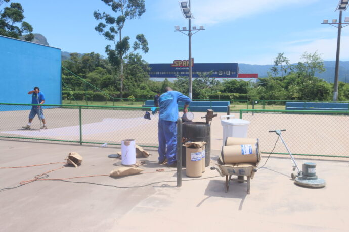 Caraguatatuba revitaliza quadras de tênis do Centro Esportivo Ubaldo Gonçalves