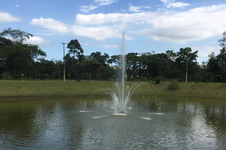 Centro Comunitário do Alto da Ponte ganha fonte luminosa em São José dos Campos