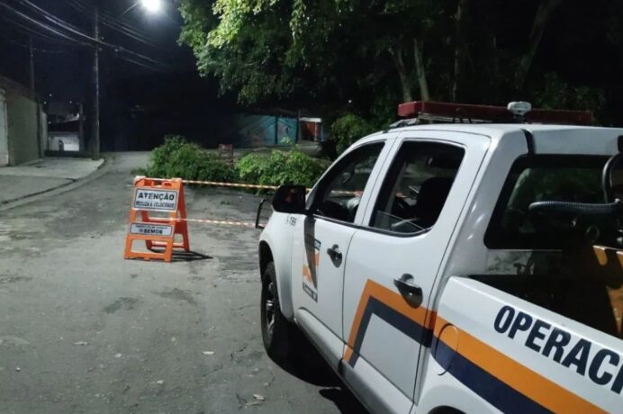 Defesa Civil de Caraguatatuba atende diversas ocorrências devido as fortes chuvas durante a véspera de Natal