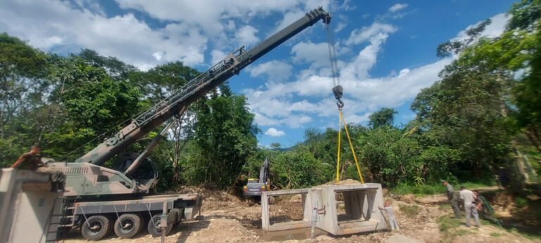 Obras em ponte no Ribeirão Grande avançam em Pindamonhangaba