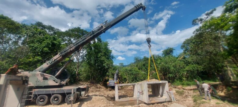 Obras em ponte no Ribeirão Grande avançam em Pindamonhangaba