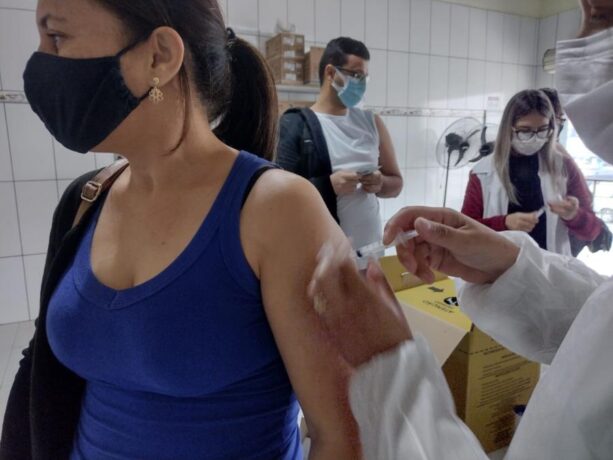 Pindamonhangaba aplica últimas vacinas contra covid-19 do ano