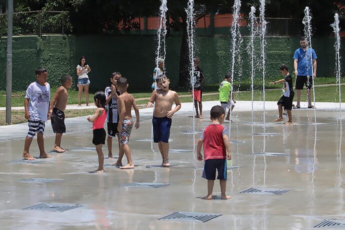 Piscinas verticais de São José dos Campos abrem durante a semana a partir desta terça (20)