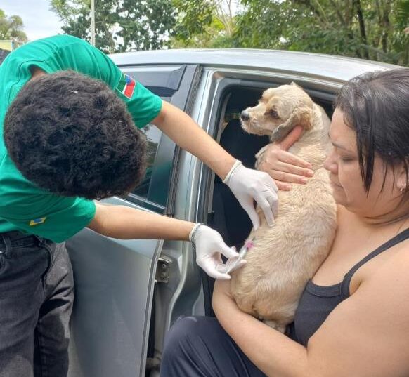 CEPATAS realiza vacinação antirrábica em Moreira César, distrito de Pindamonhangaba nesta quinta-feira (12)