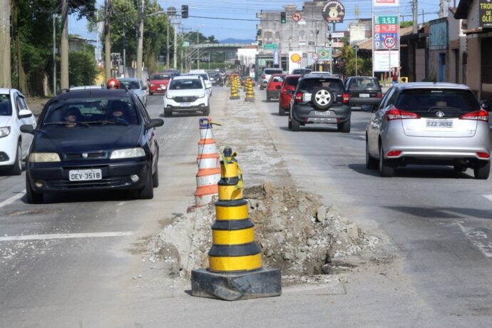 Canteiros são removidos para melhorar fluxo no acesso à zona norte de São José dos Campos