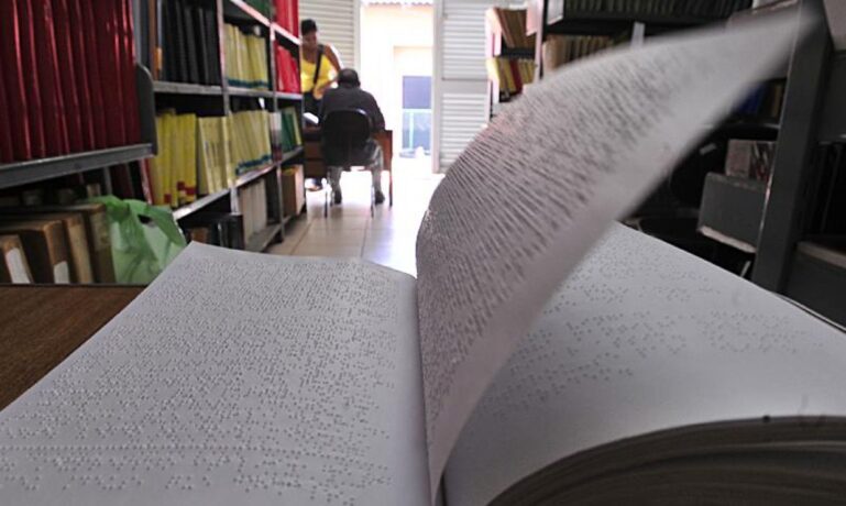 Dia Mundial do Braille acessibilidade melhora no Brasil, mas ainda precisa avançar