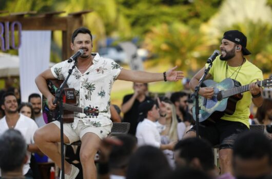 Dupla sertaneja Clayton & Romário se apresentará em Caraguatatuba, neste sábado (7)