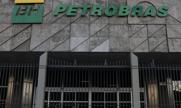 Petrobras antecipa fim do mandato de Caio Paes de Andrade