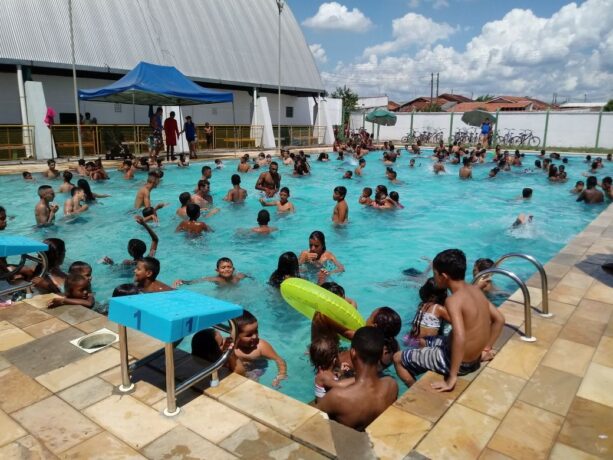 Pindamonhangaba realiza projeto Férias na Piscina para as crianças do município