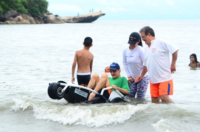 Praia Acessível retorna com atividades para a temporada de verão em Caraguatatuba