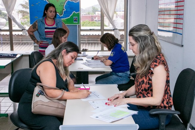 Prefeitura de São Sebastião recebe novos auxiliares de atividades escolares aprovados em concurso público